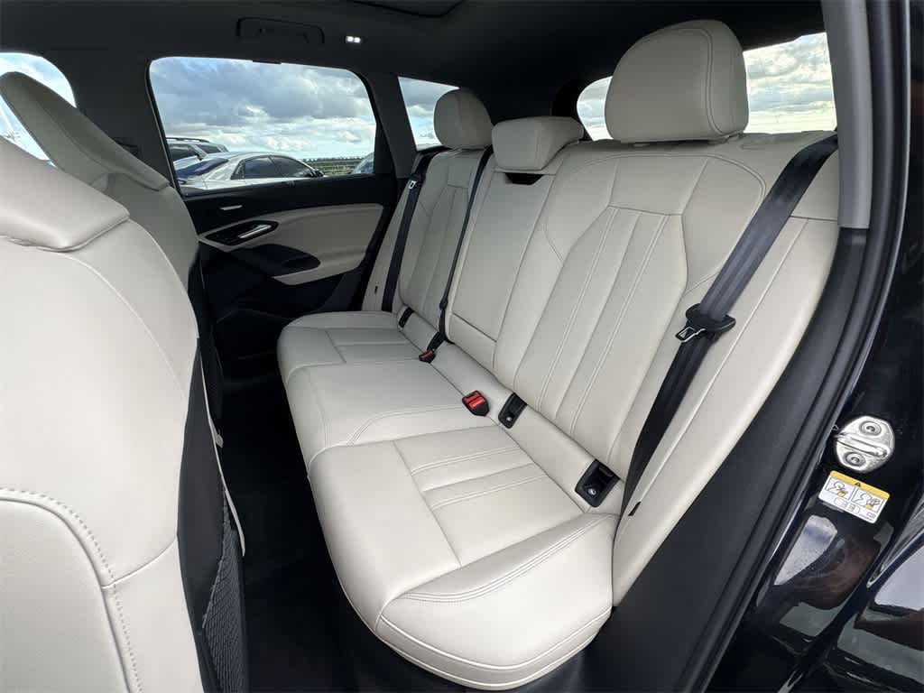 Thumbnail: 2025 Audi Q6 e-tron - 21