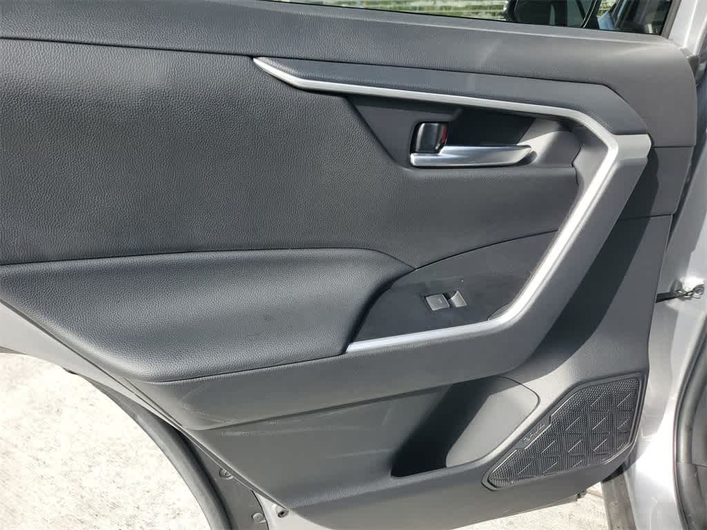 2024 Toyota RAV4 XLE 17