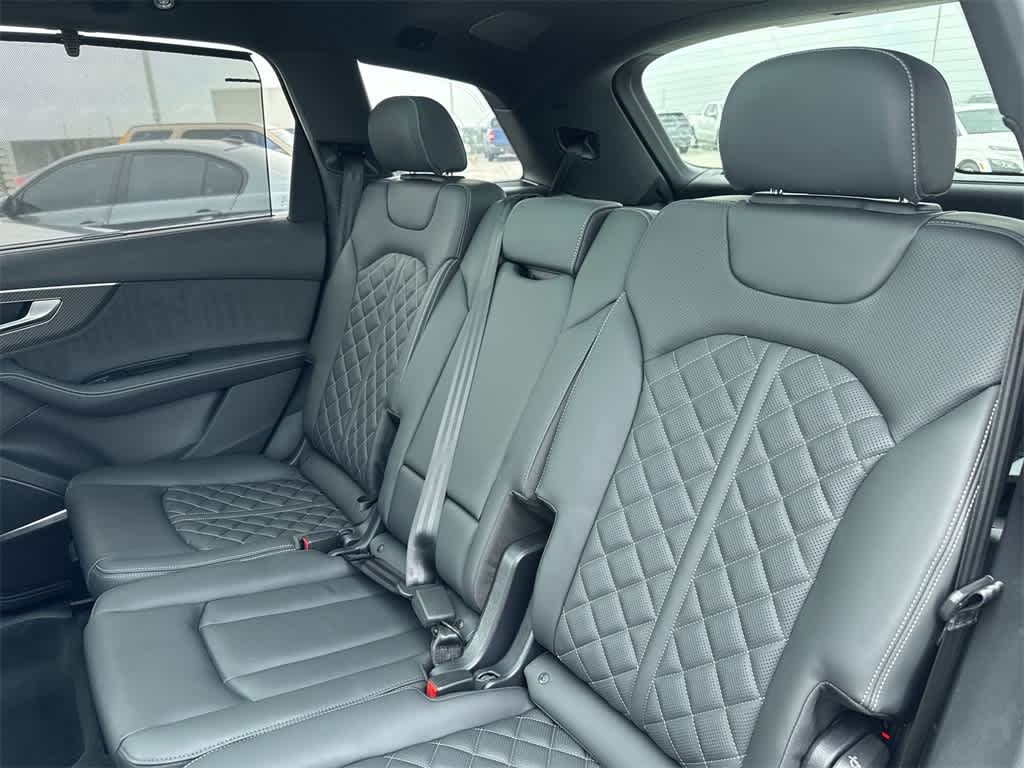 Thumbnail: 2025 Audi SQ7 - 22