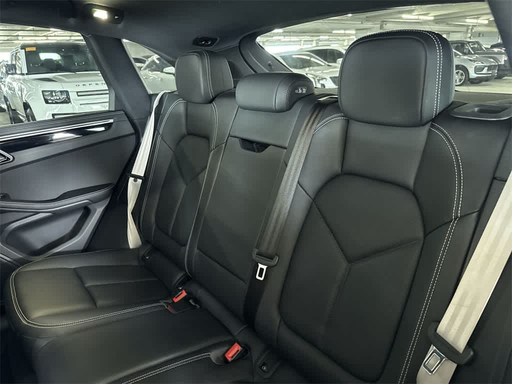 Thumbnail: 2024 Porsche Macan - 21