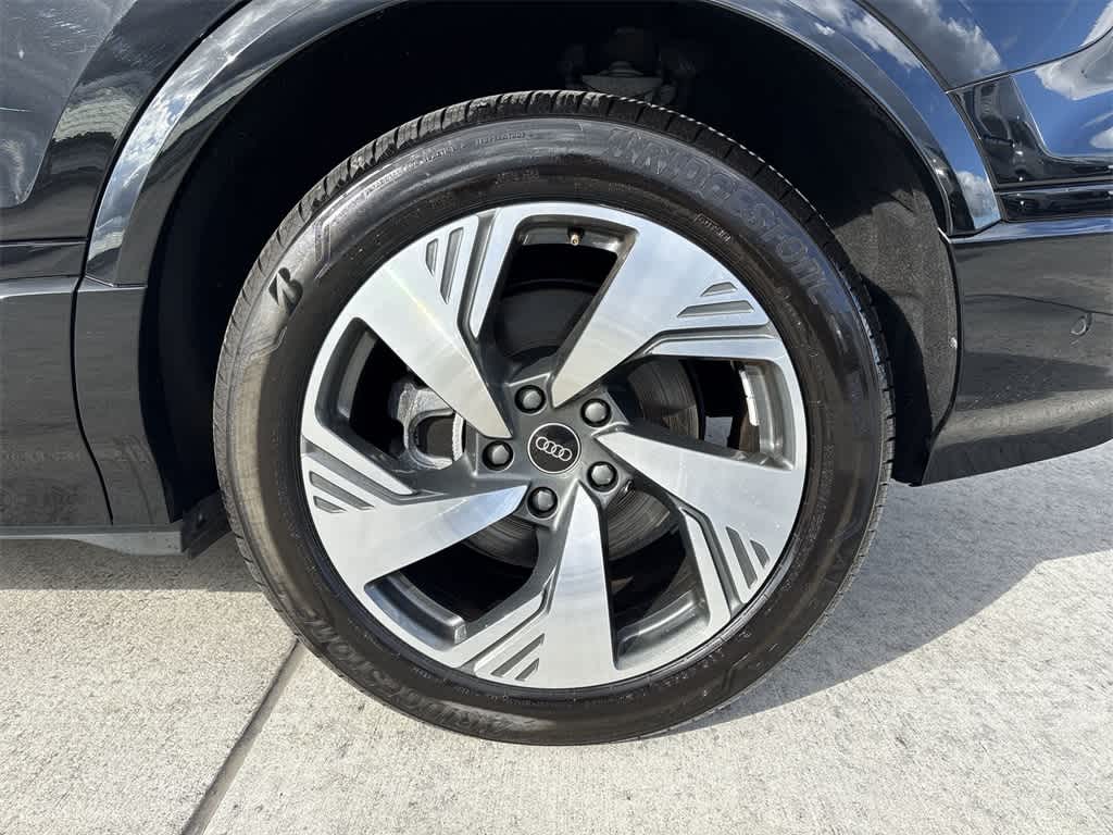 Thumbnail: 2025 Audi Q6 e-tron - 11