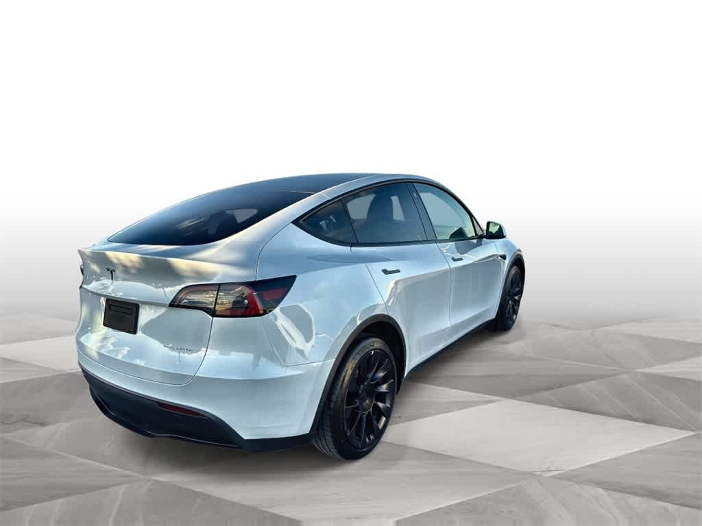 Thumbnail: 2023 Tesla Model Y - 8