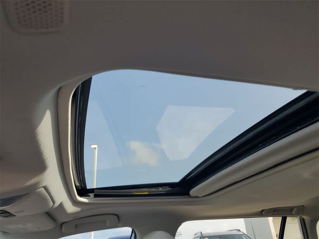 2024 Toyota RAV4 XLE 16