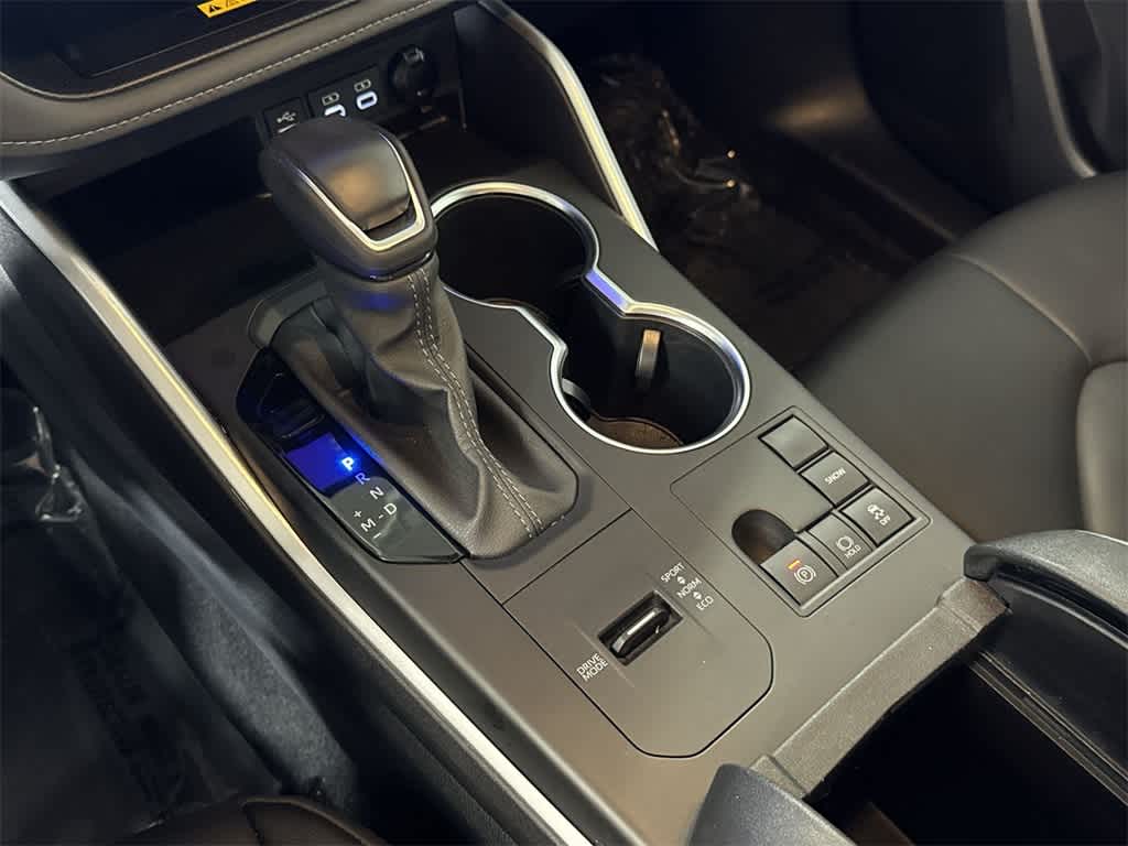 Thumbnail: 2024 Toyota Highlander - 20