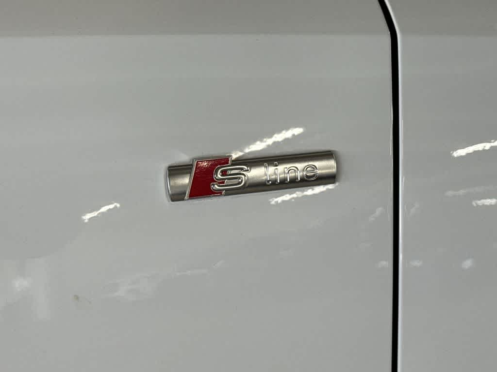 Thumbnail: 2025 Audi Q3 - 11