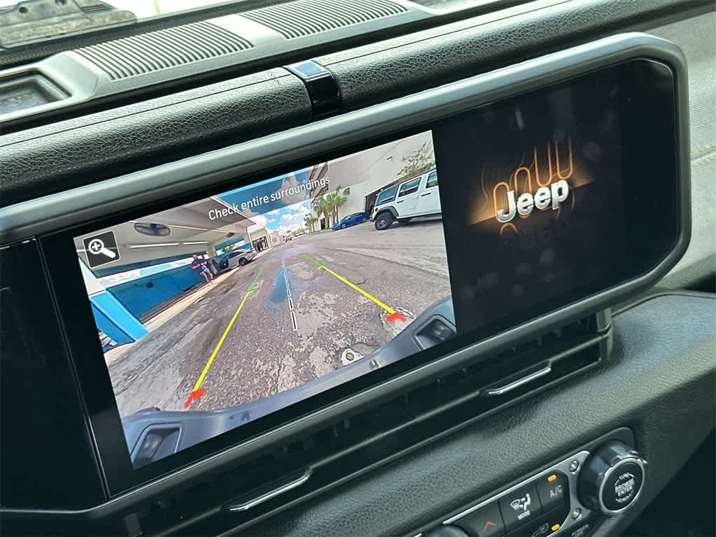 Thumbnail: 2024 Jeep Gladiator - 18