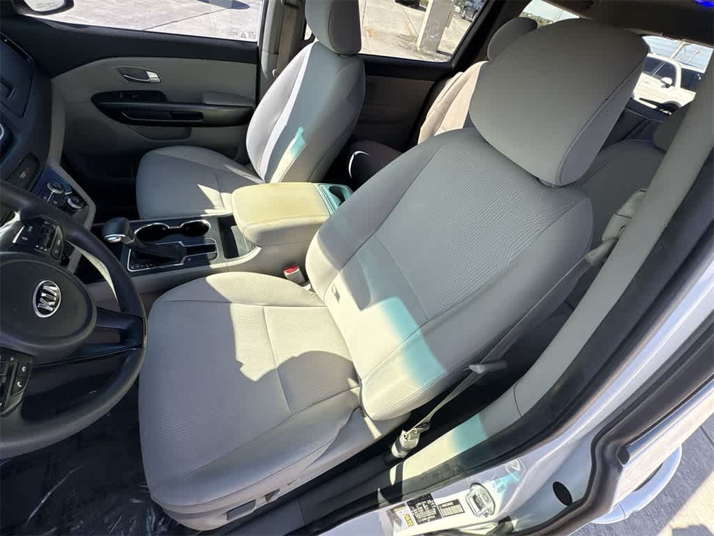 Thumbnail: 2021 Kia Sedona - 13