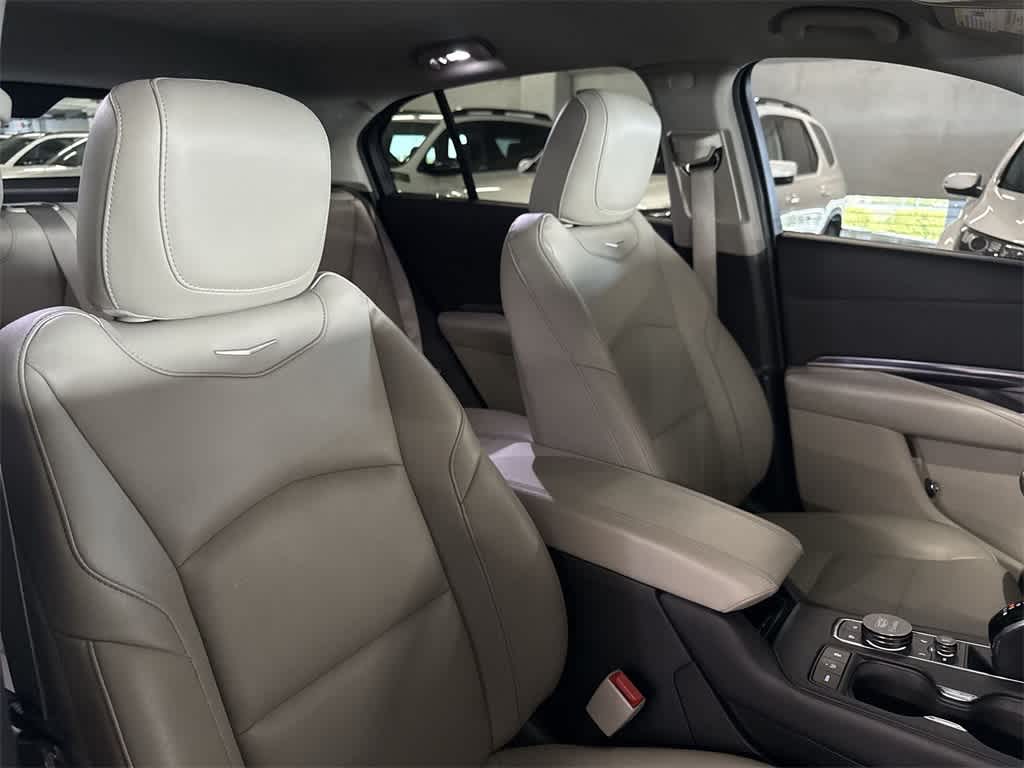 Thumbnail: 2023 Cadillac XT4 - 26