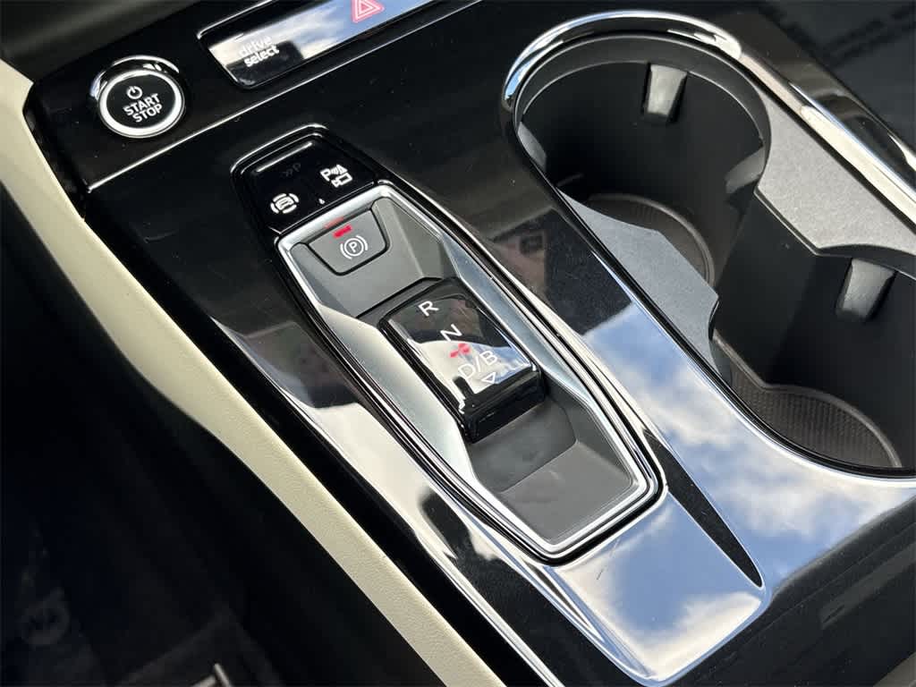 Thumbnail: 2025 Audi Q6 e-tron - 20