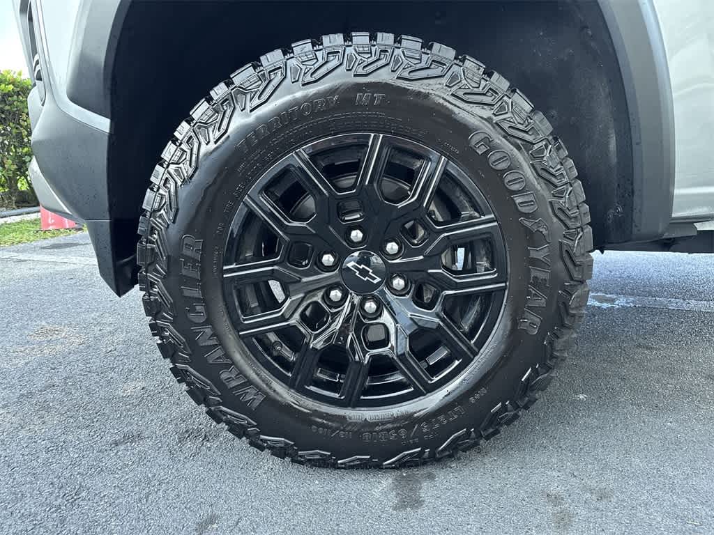 Thumbnail: 2024 Chevrolet Colorado - 10