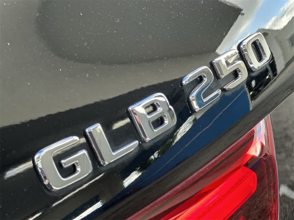 Thumbnail: 2024 Mercedes-Benz GLB - 10