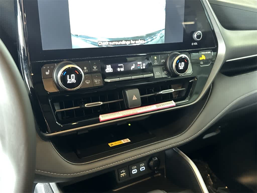 Thumbnail: 2024 Toyota Highlander - 19