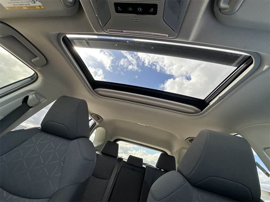 Thumbnail: 2019 Toyota RAV4 - 16