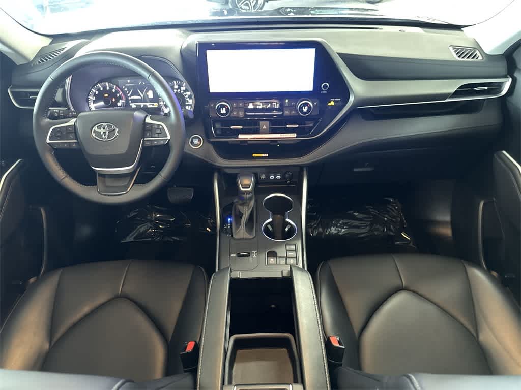 Thumbnail: 2024 Toyota Highlander - 23