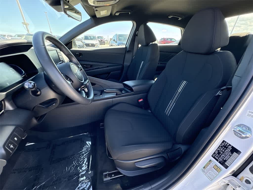 Thumbnail: 2025 Hyundai Elantra - 13