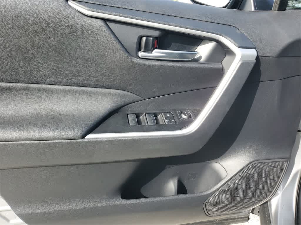 2024 Toyota RAV4 XLE 15