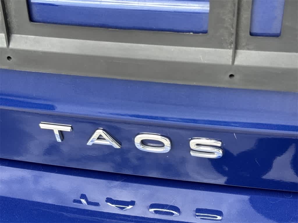 Thumbnail: 2023 Volkswagen Taos - 10