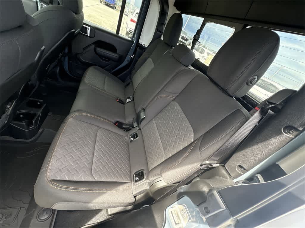 Thumbnail: 2024 Jeep Gladiator - 21