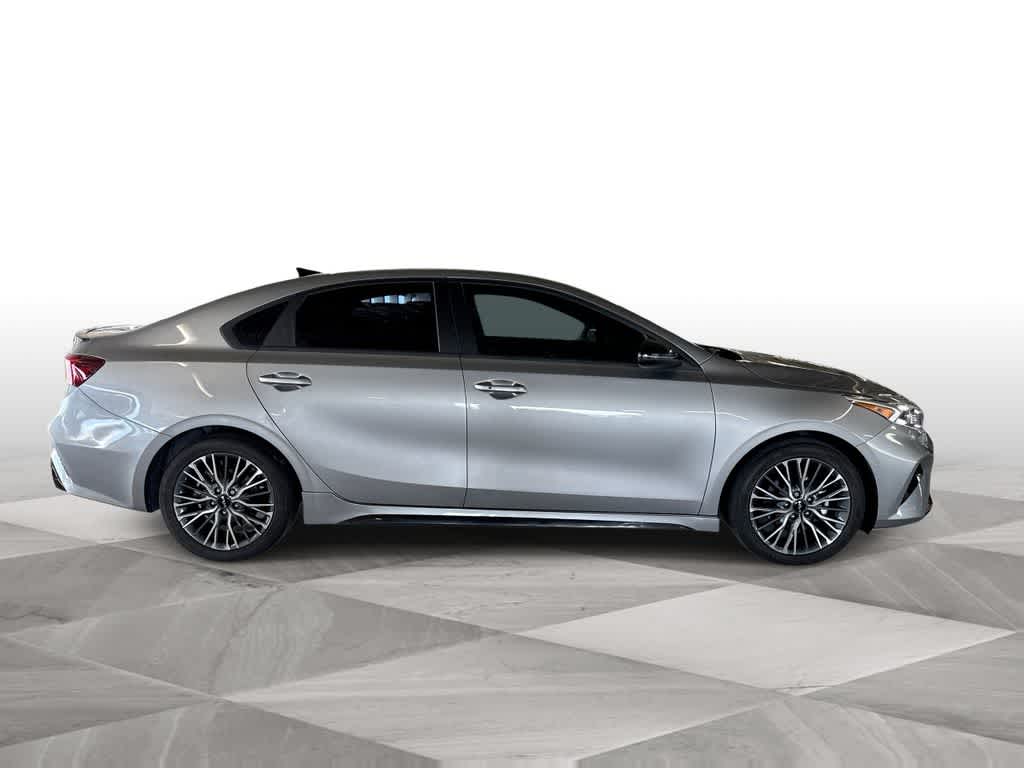Thumbnail: 2024 Kia Forte - 9