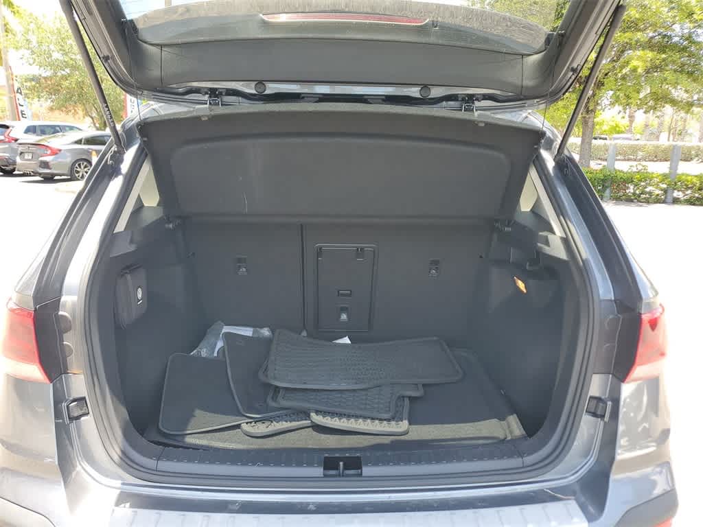 2022 Volkswagen Taos SE 19