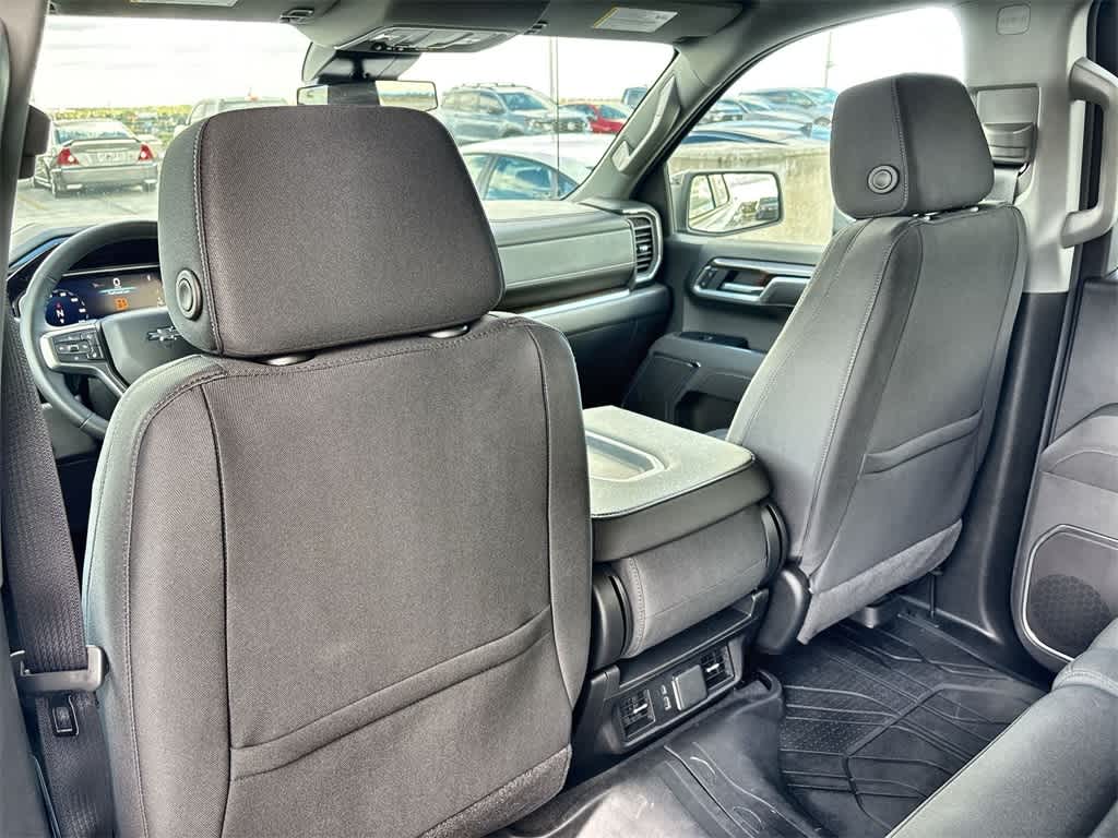 Thumbnail: 2026 Chevrolet Silverado 1500 - 22