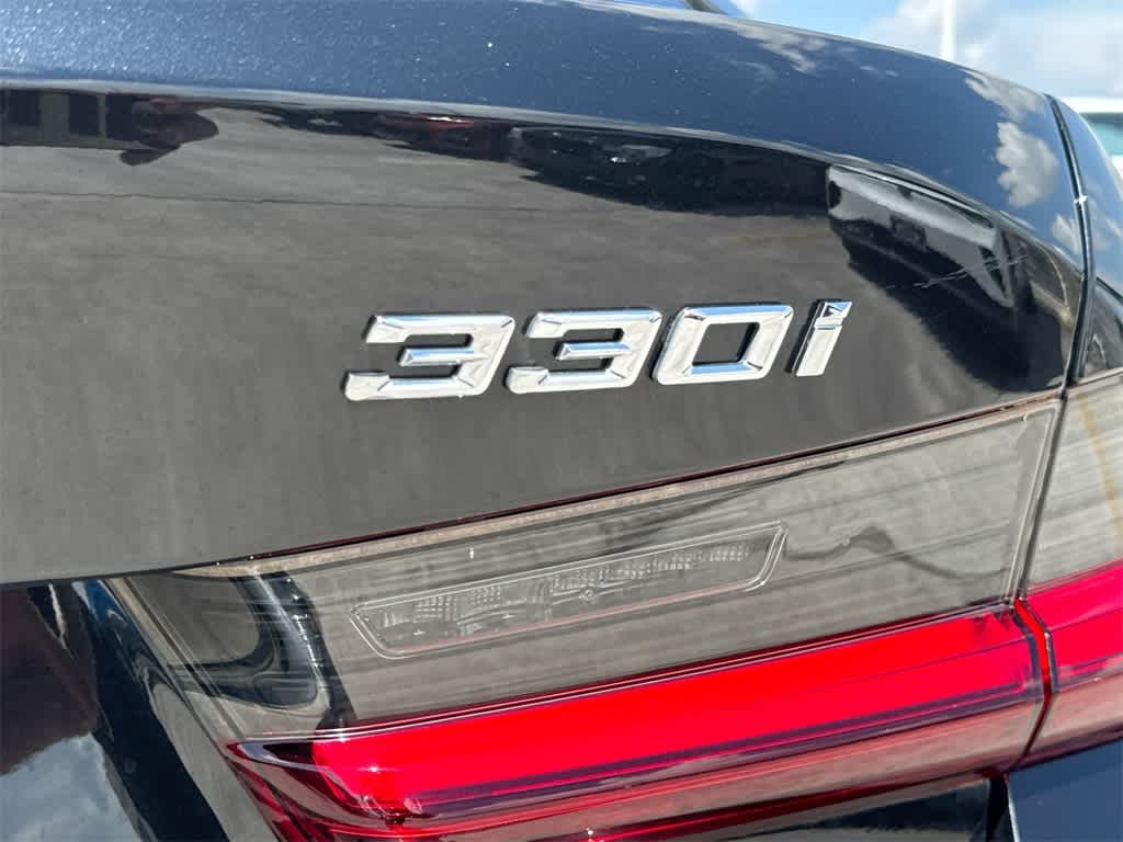 Thumbnail: 2024 BMW 3 Series - 10
