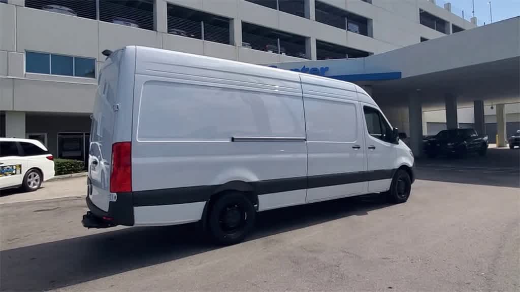 Thumbnail: 2025 Mercedes-Benz Sprinter - 8