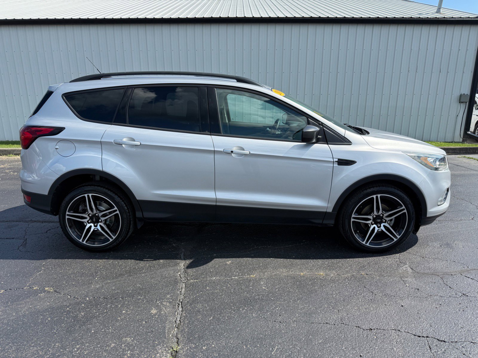 2019 Ford Escape SEL photo 2
