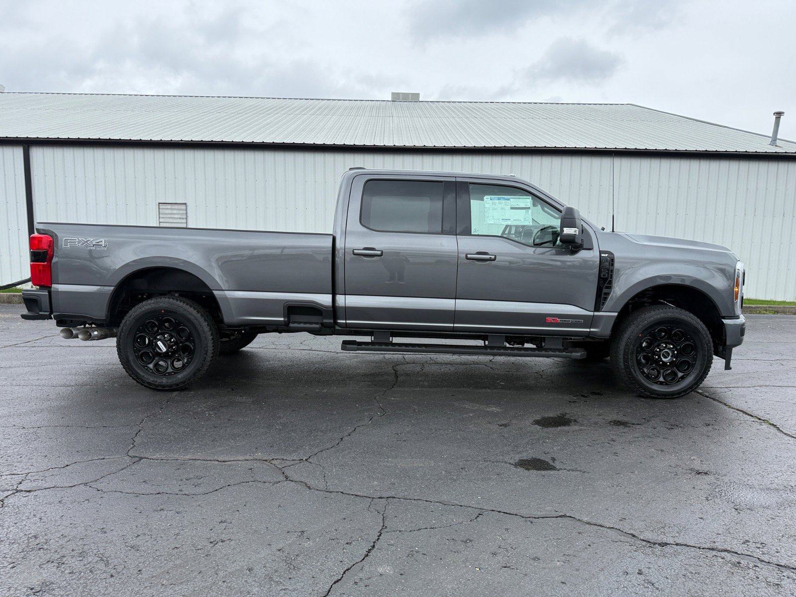 2025 Ford F-350 photo 2