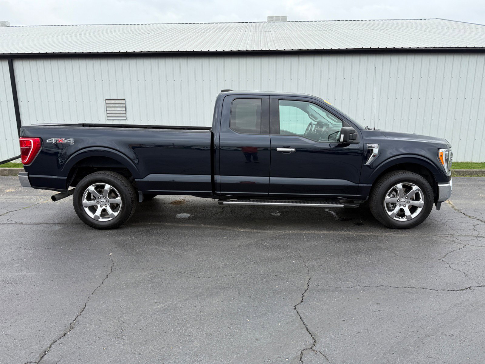 2021 Ford F-150 XLT photo 2