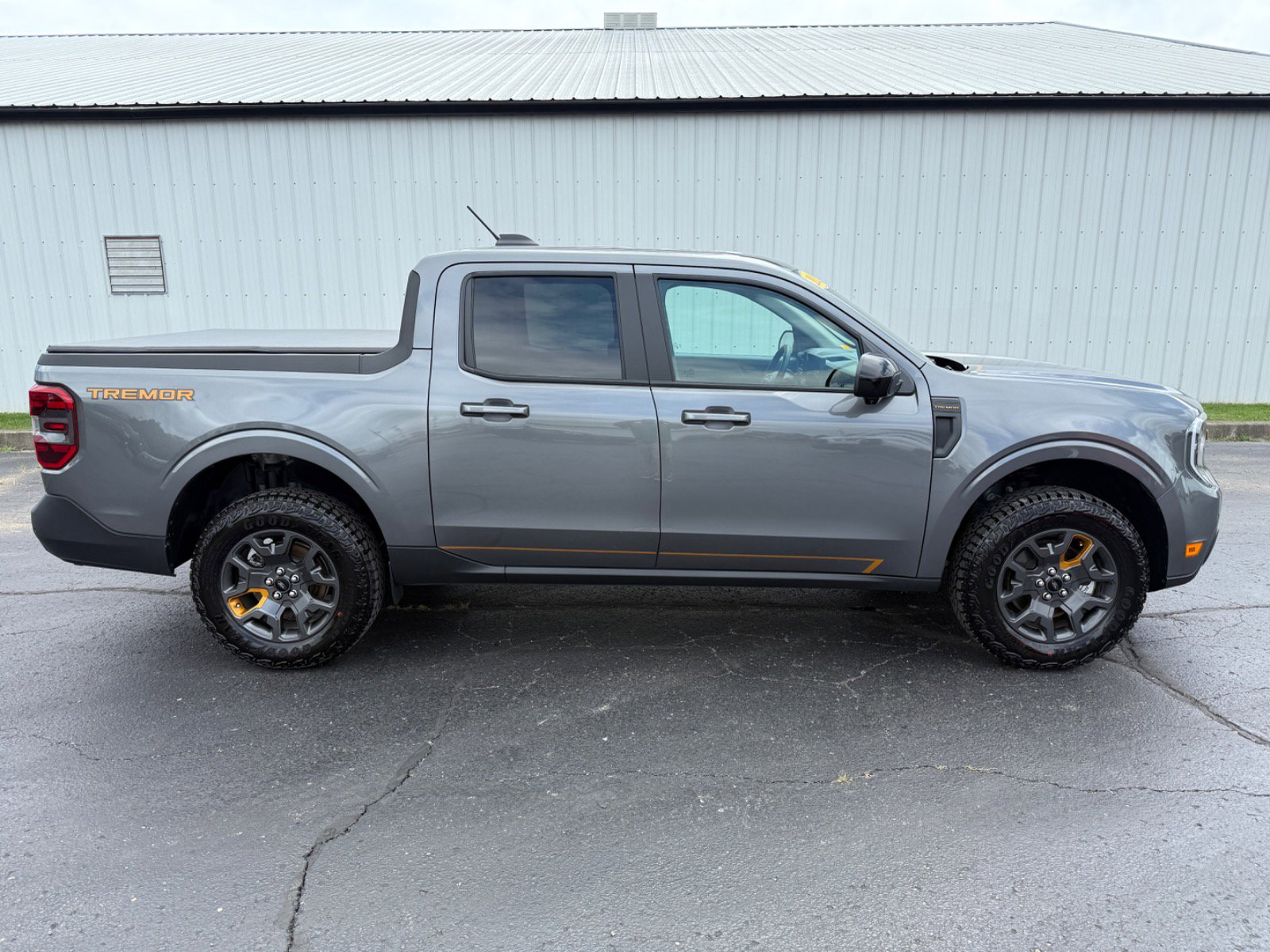 2025 Ford Maverick Tremor photo 2