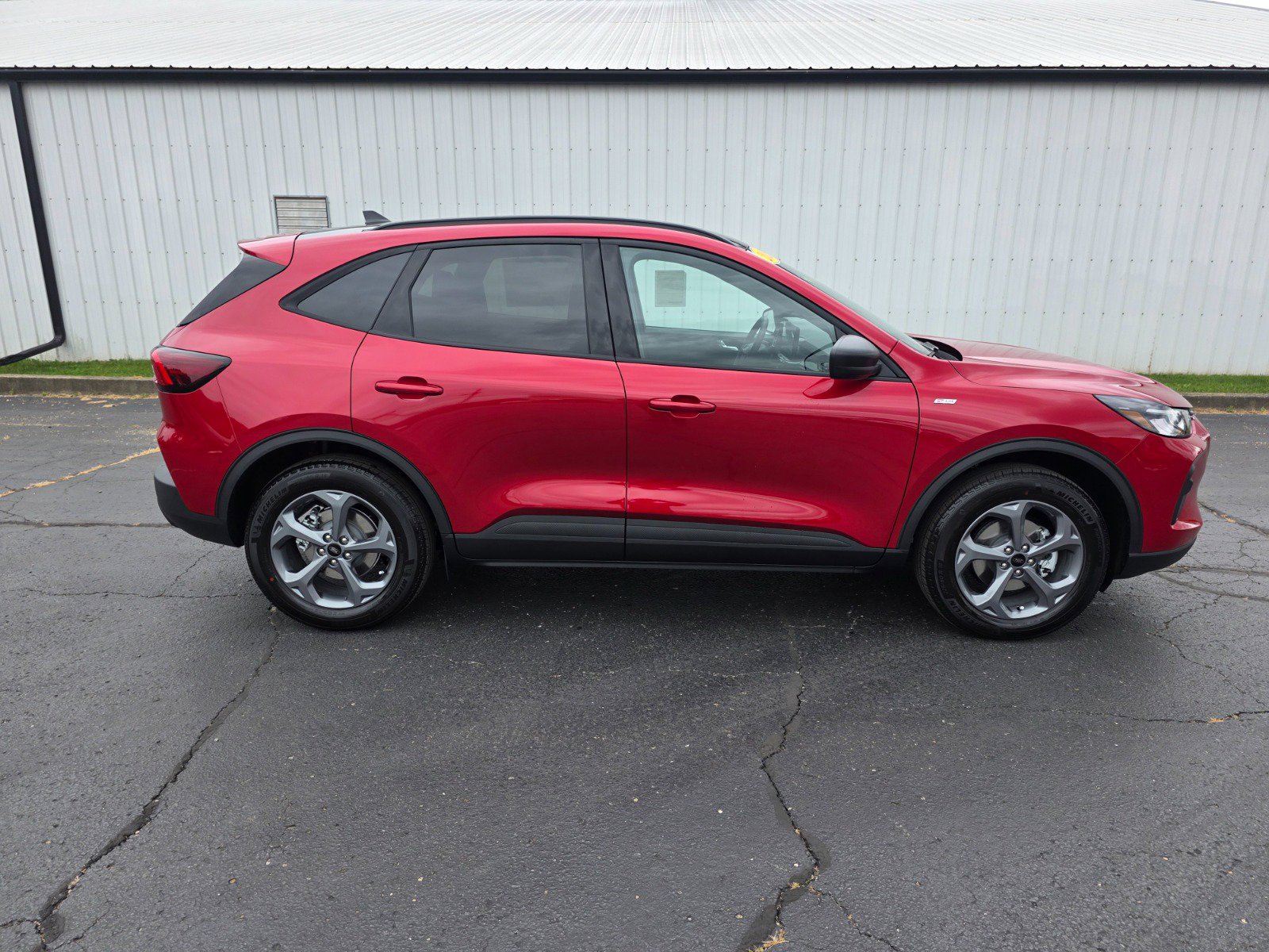 2025 Ford Escape ST-Line photo 2