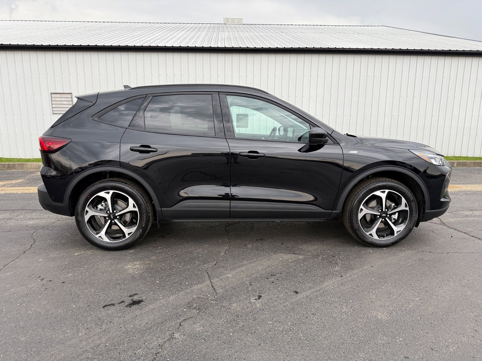 2025 Ford Escape ST-Line Select photo 2