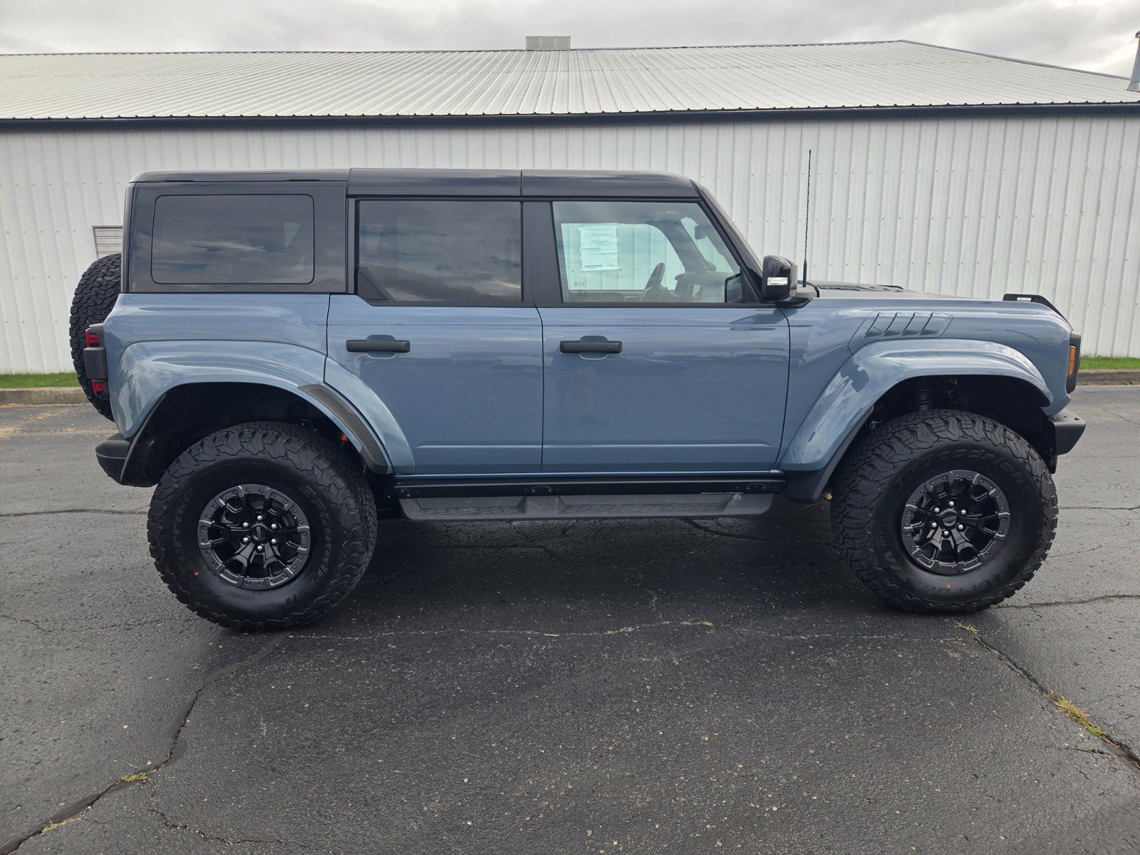 2025 Ford Bronco Raptor photo 2