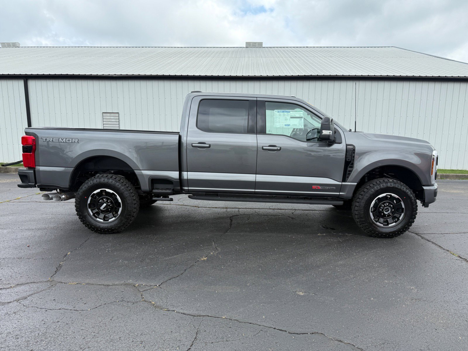 2025 Ford F-250 photo 2