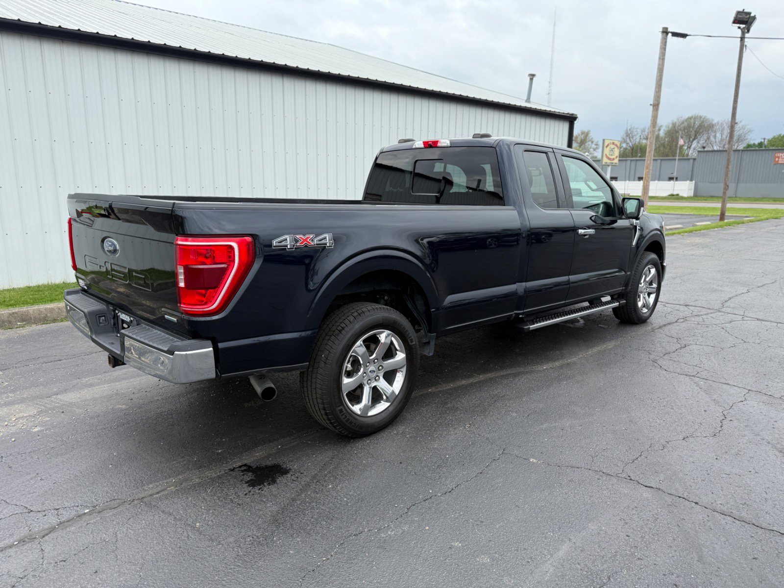 2021 Ford F-150 XLT photo 3