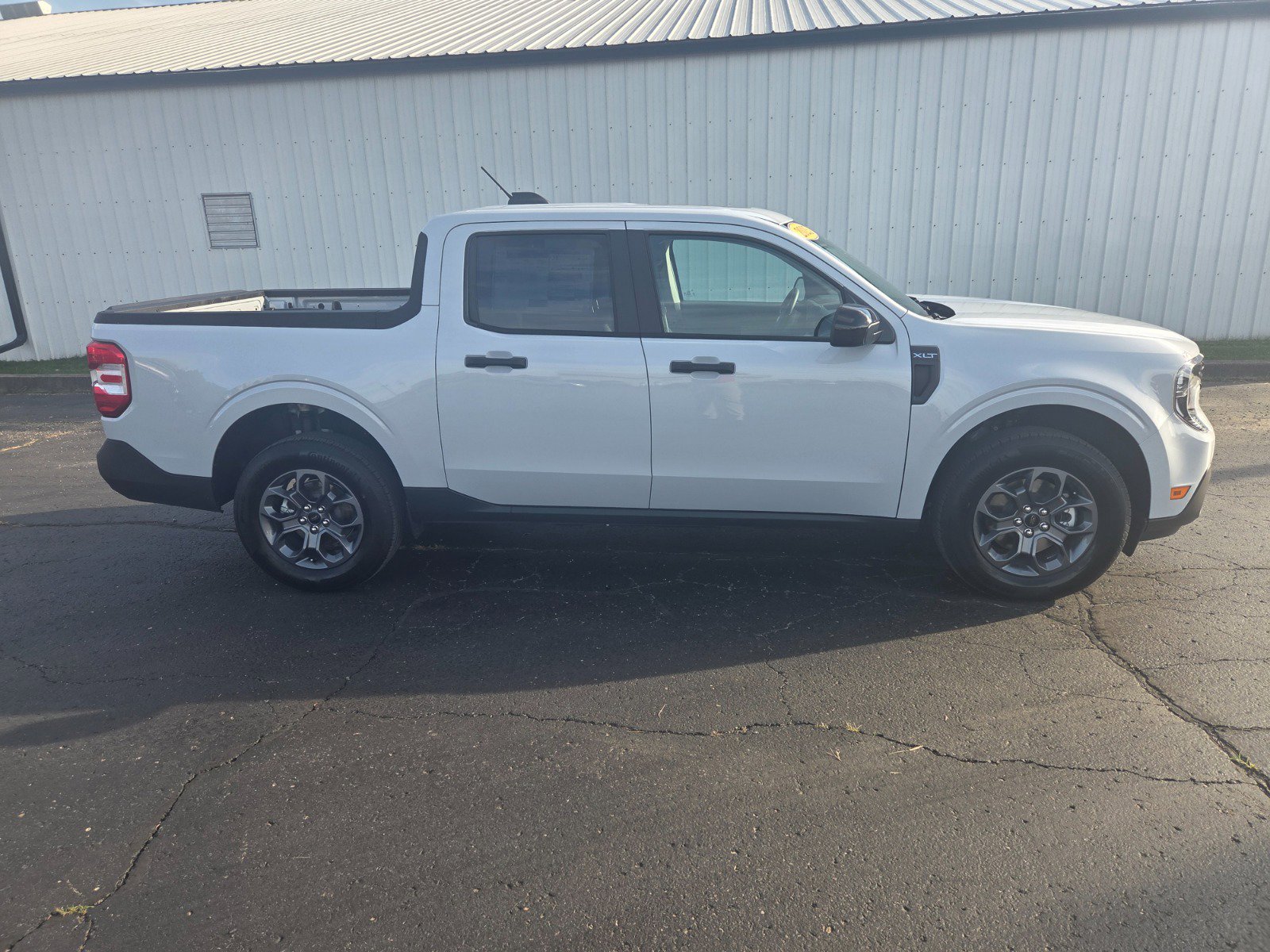 2025 Ford Maverick XLT photo 2