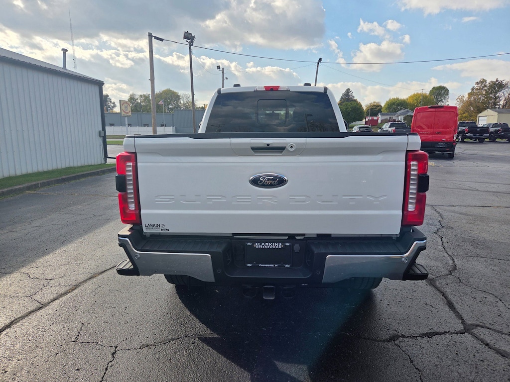 Used 2024 Ford Super Duty F-350 SRW LARIAT Truck Crew Cab