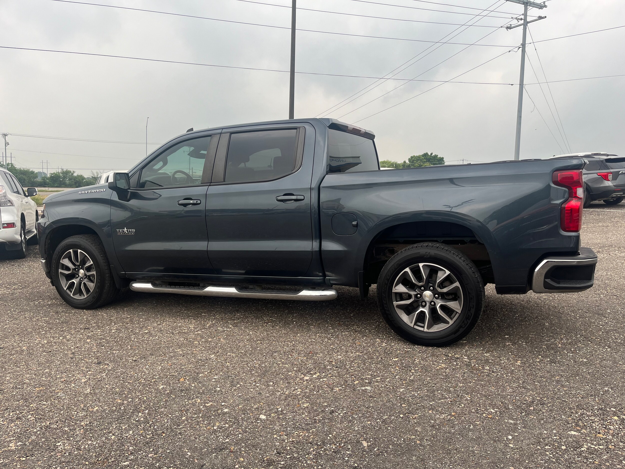 2020 Chevrolet Silverado 1500 LT photo 3