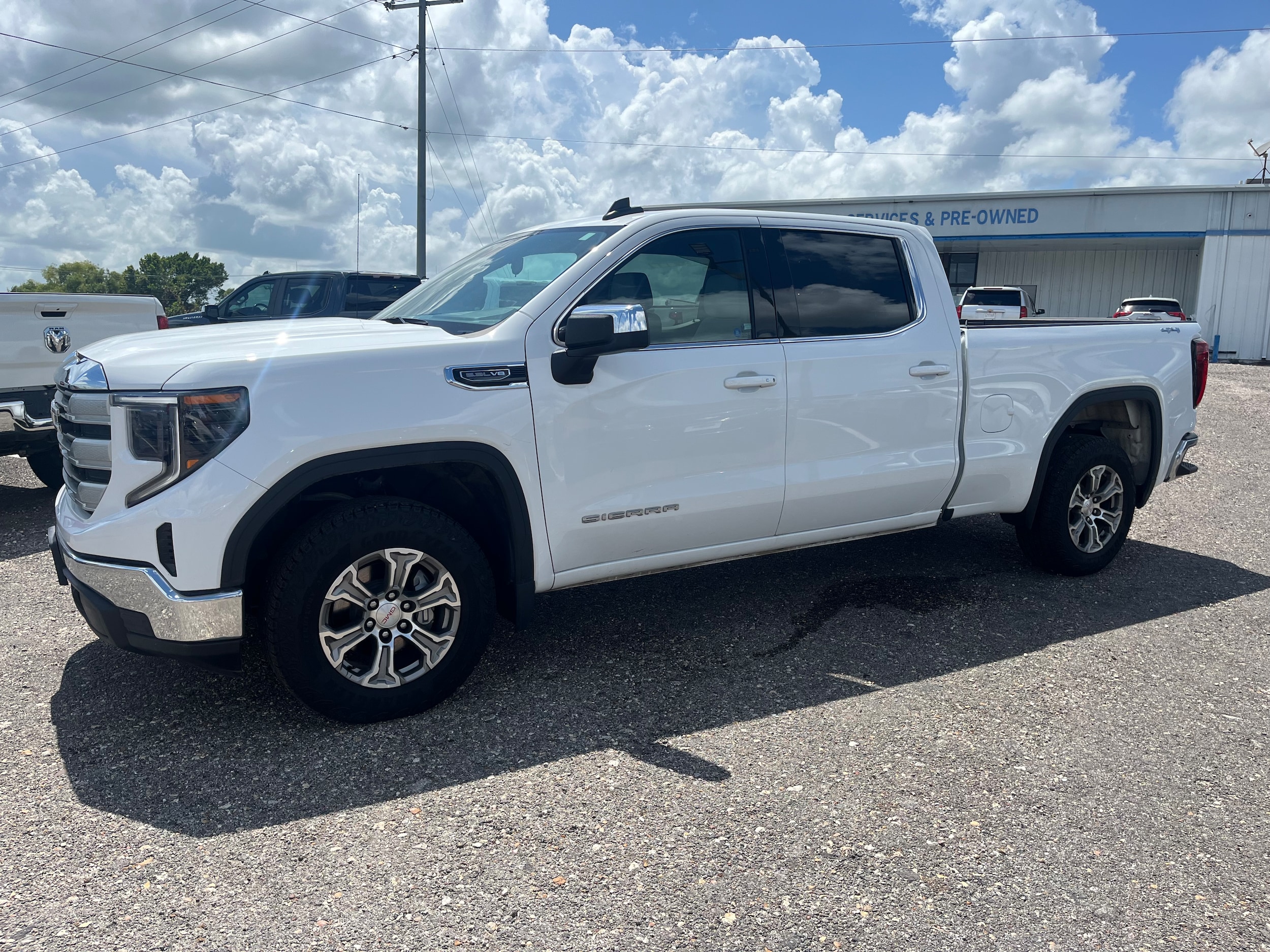 Used 2023 GMC Sierra 1500 SLE with VIN 3GTUUBED6PG120677 for sale in Brenham, TX