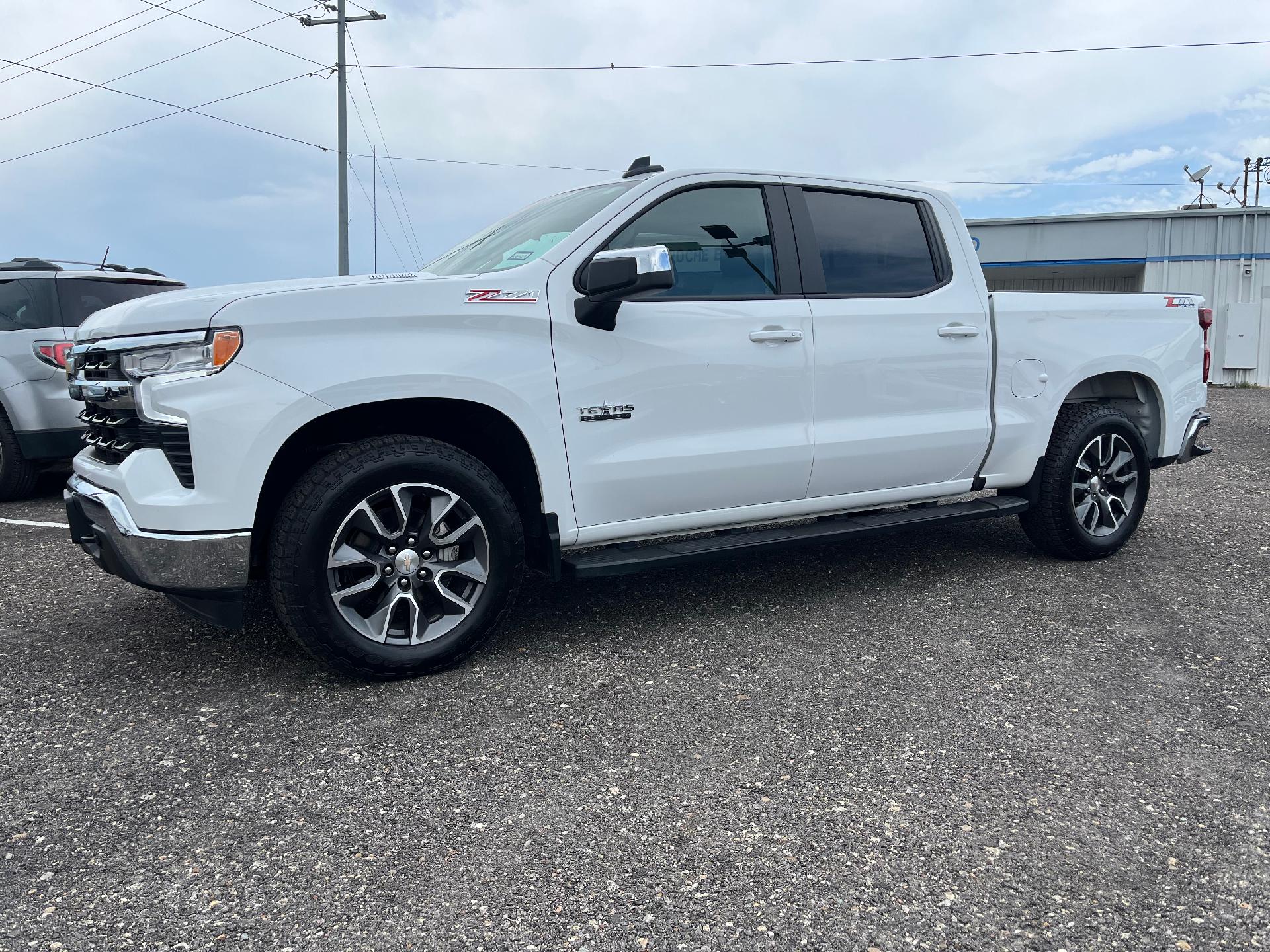 Used 2022 Chevrolet Silverado 1500 LT with VIN 1GCUDDET8NZ510924 for sale in Brenham, TX