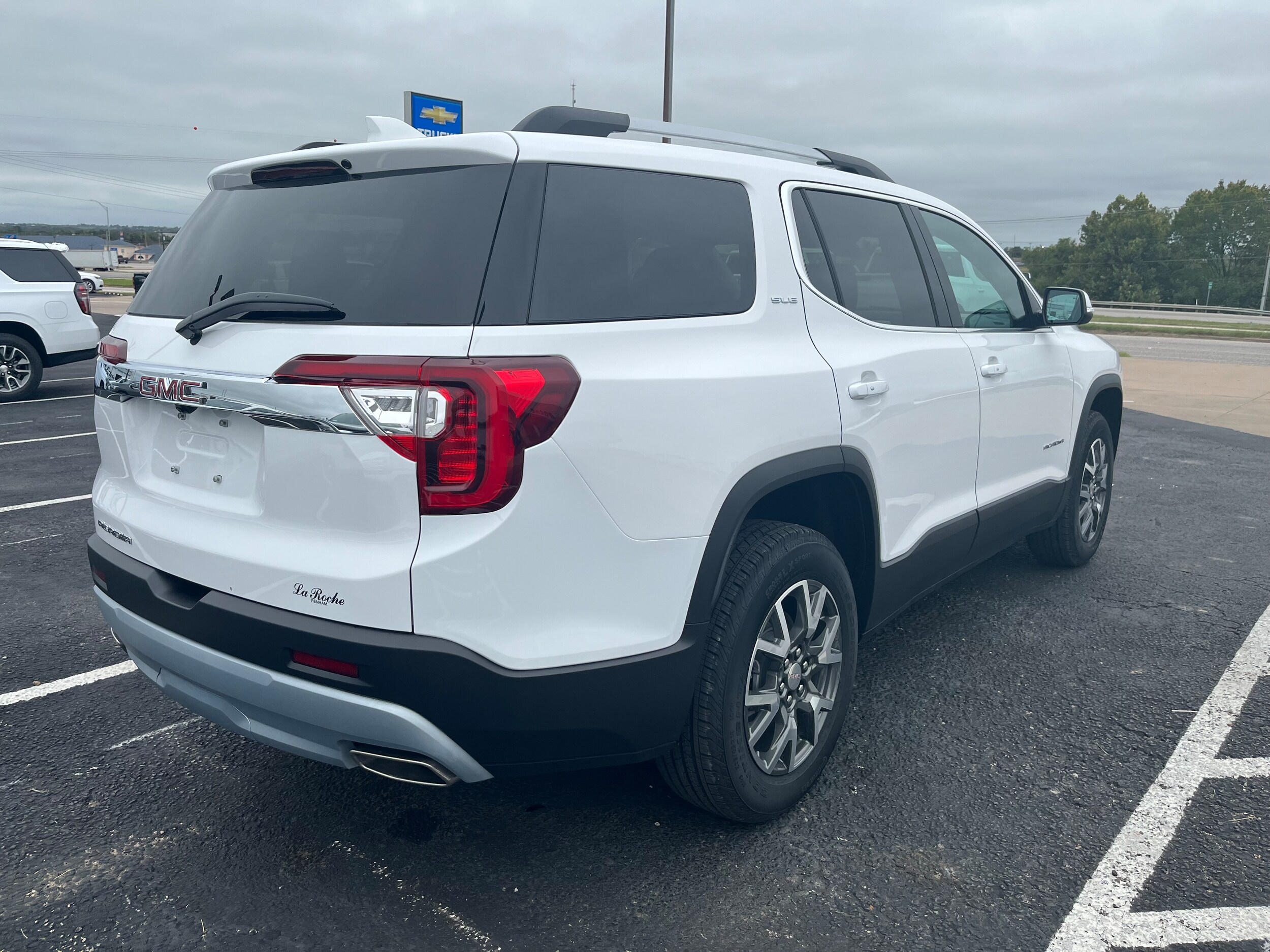 2023 Gmc Acadia SLE photo 4