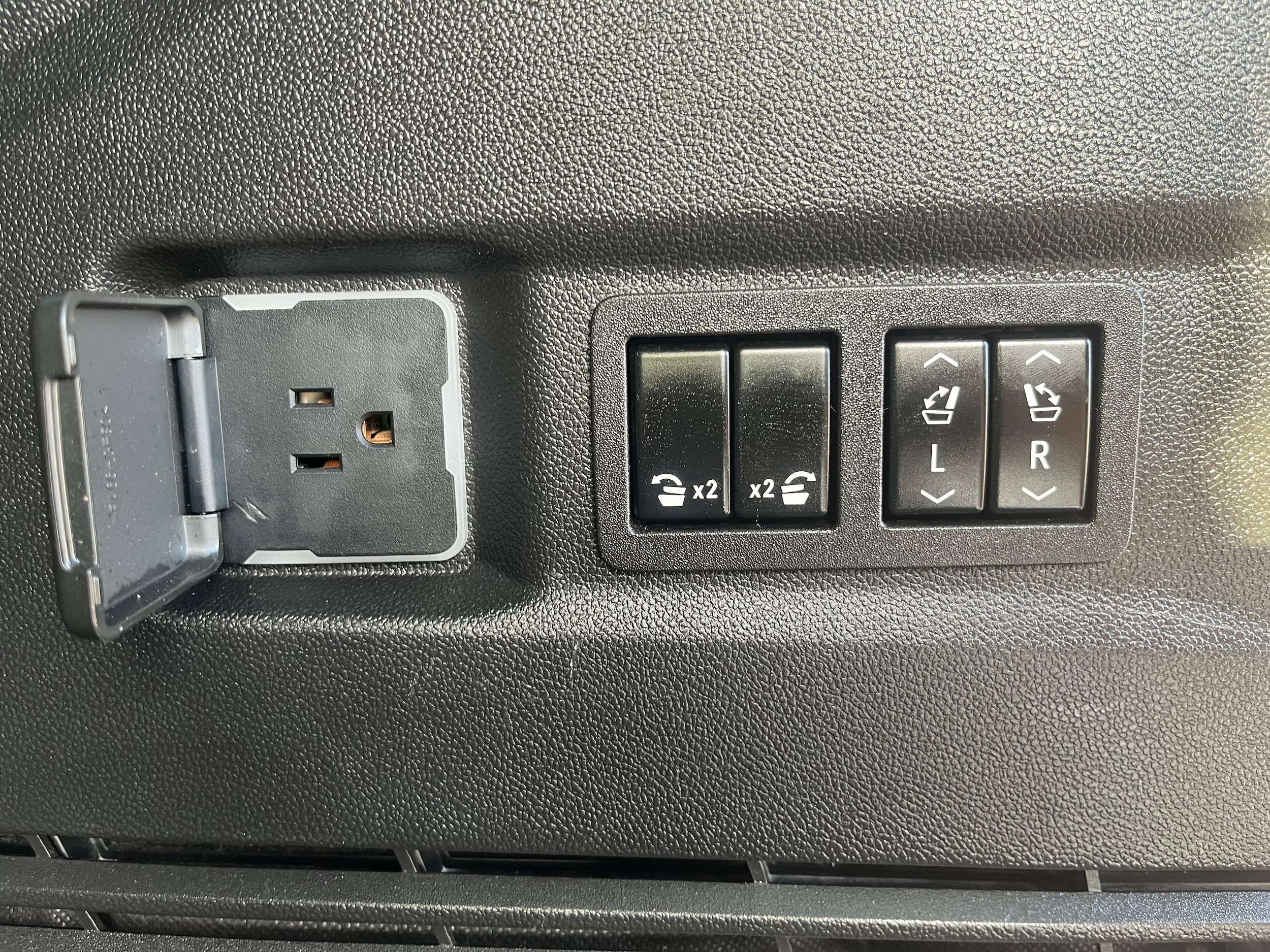 2023 Chevrolet Tahoe Premier - Photo 19