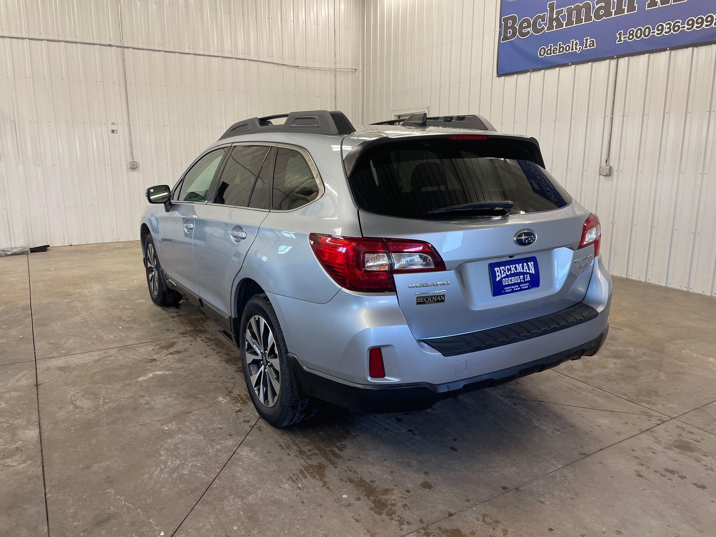 2016 Subaru Outback 3.6R Limited photo 3