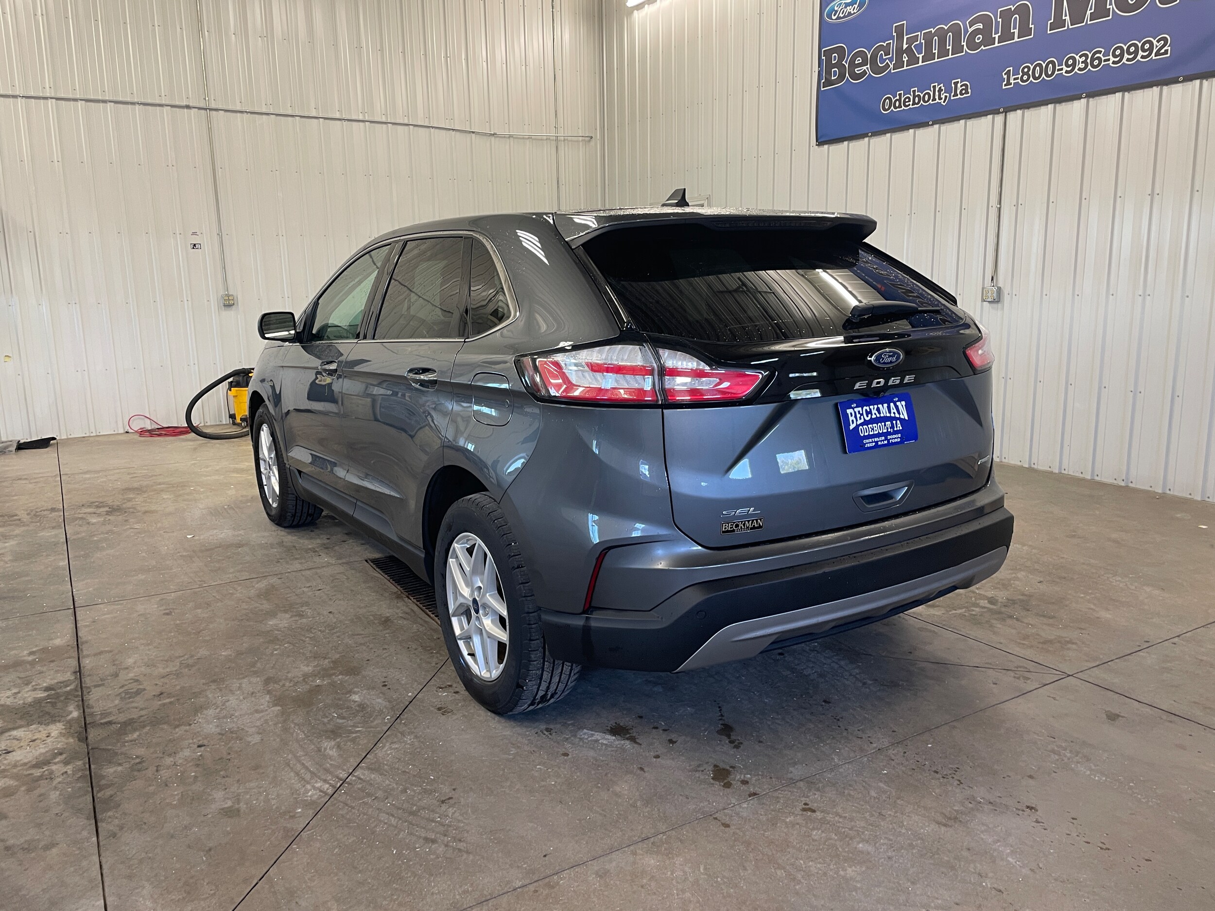 2022 Ford Edge SEL photo 3