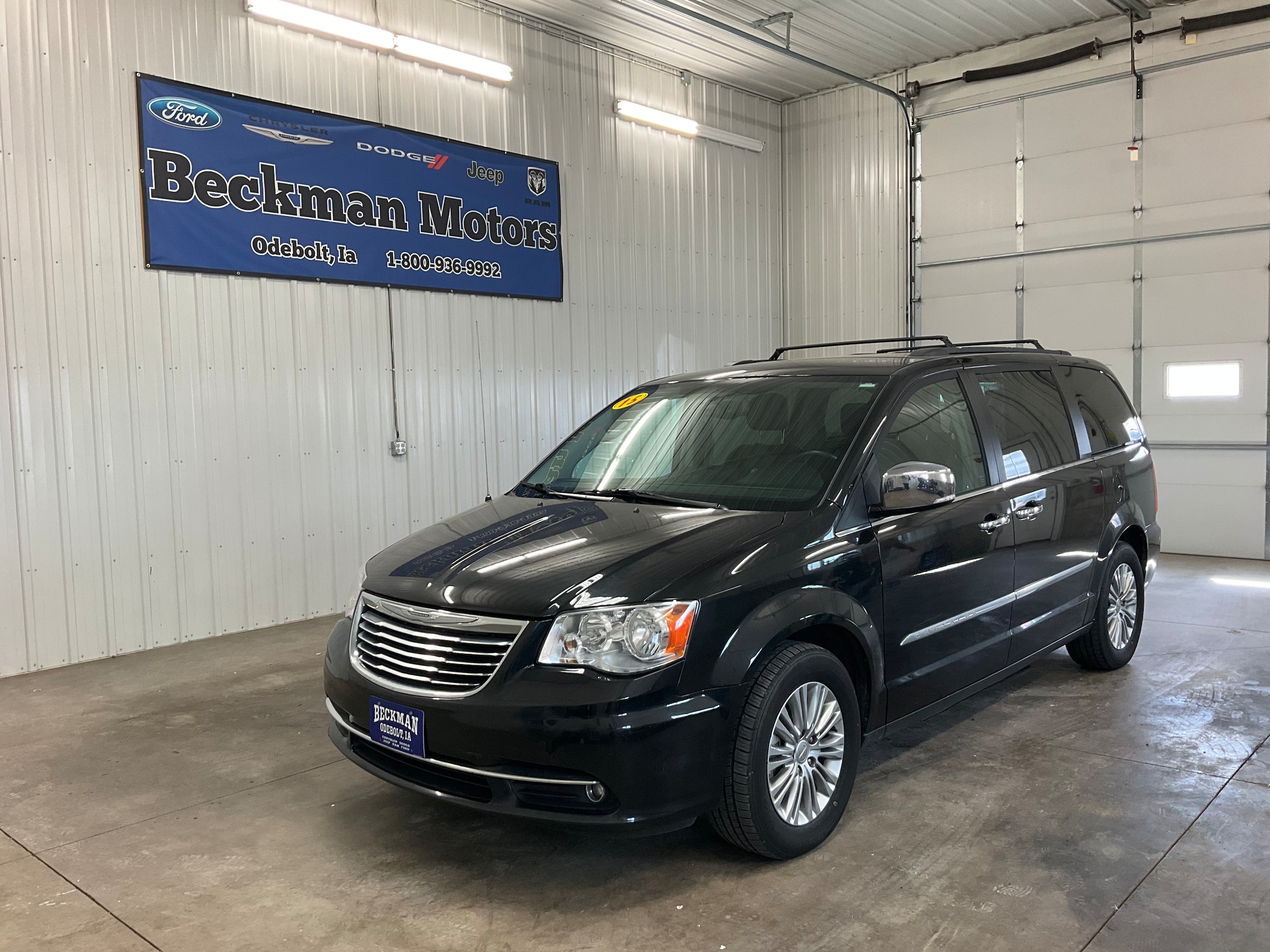 2015 Chrysler Town & Country Touring-L's photo