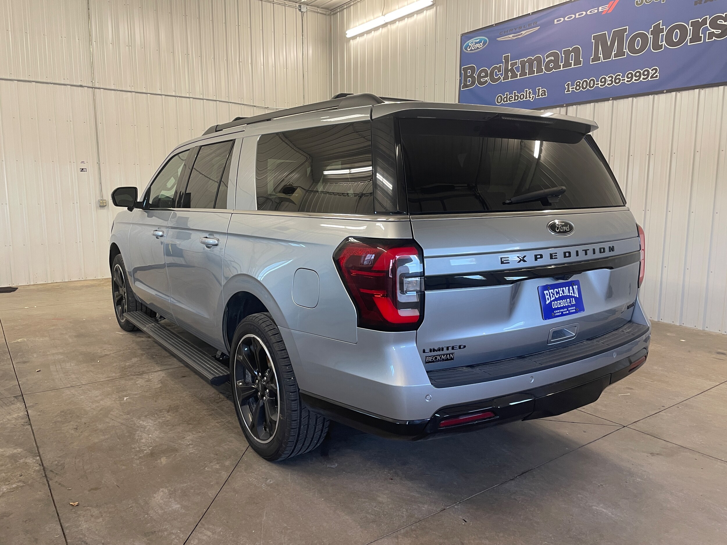 2023 Ford Expedition MAX Limited photo 3