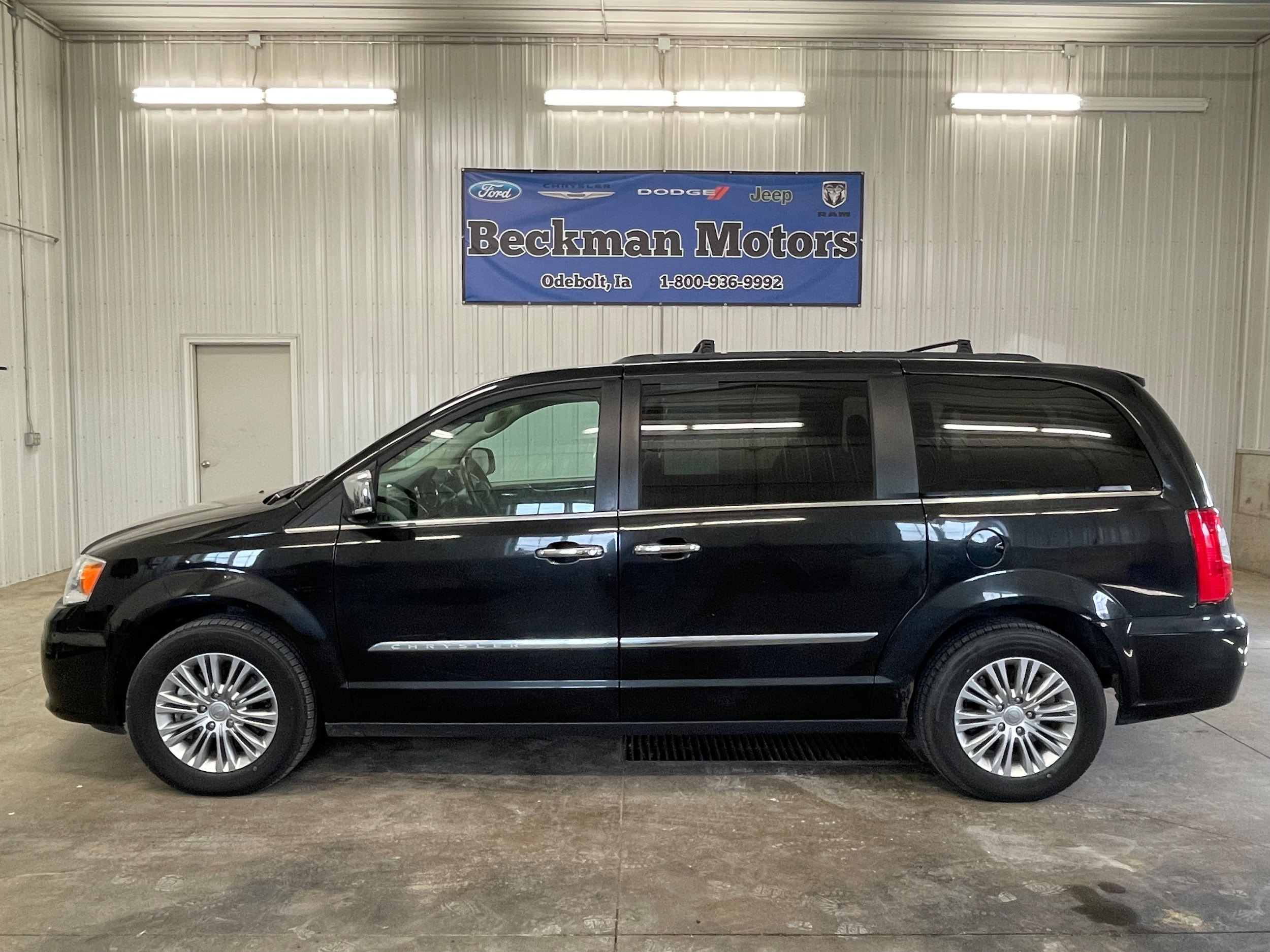 Used 2015 Chrysler Town & Country Touring-L with VIN 2C4RC1CG1FR697254 for sale in Odebolt, IA