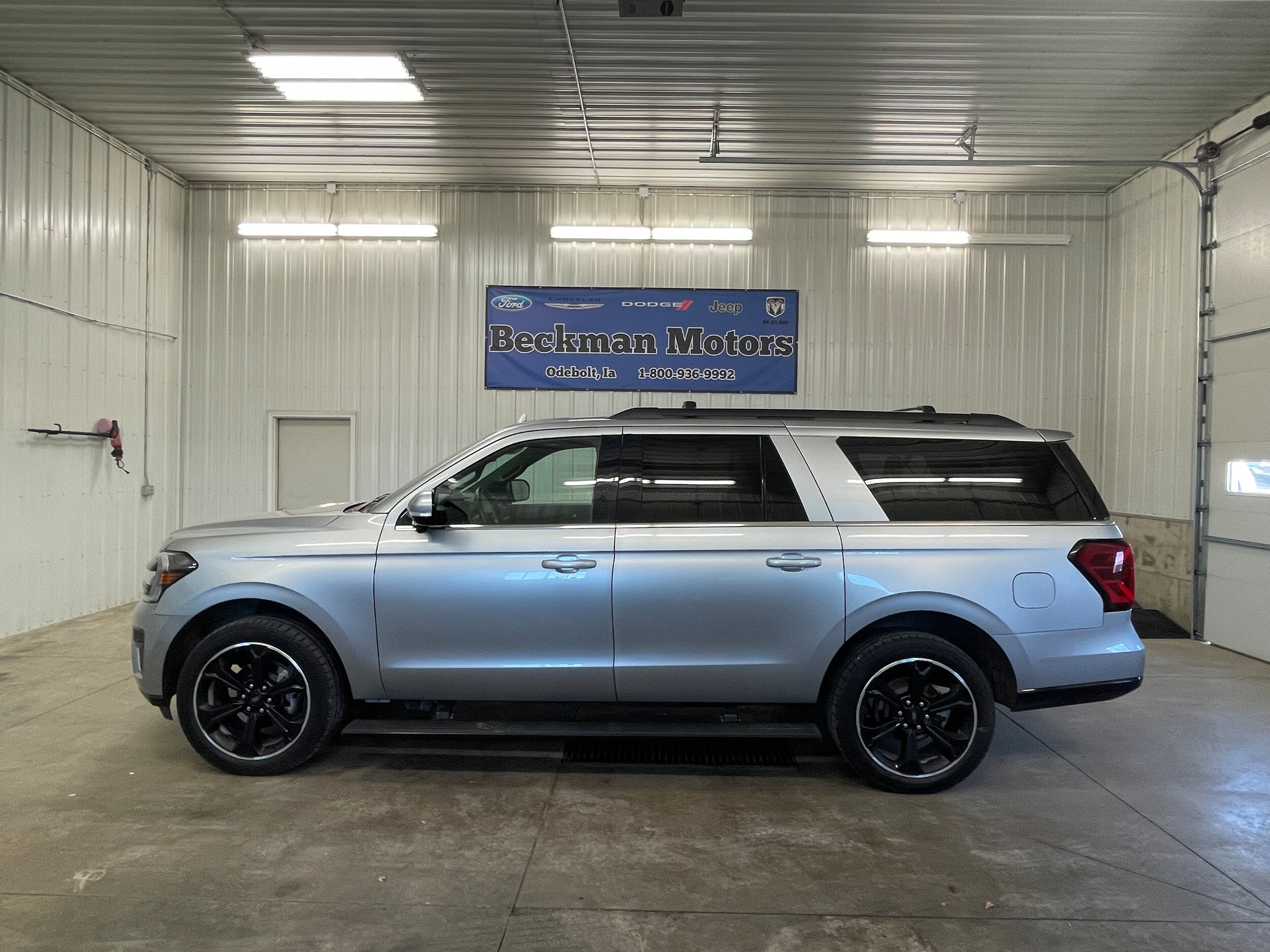 2023 Ford Expedition MAX Limited photo 2