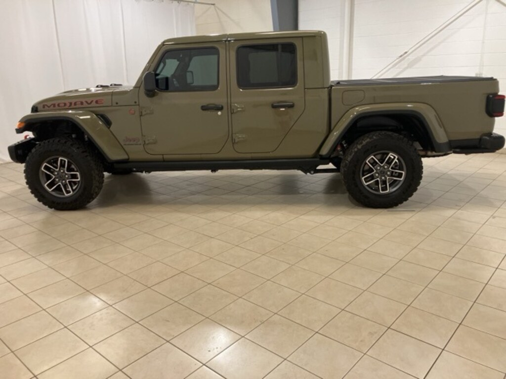 Used 2025 Jeep Gladiator Mojave Truck